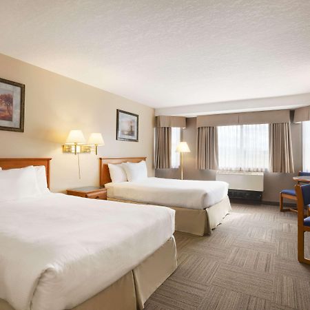 Days Inn By Wyndham Hinton Esterno foto
