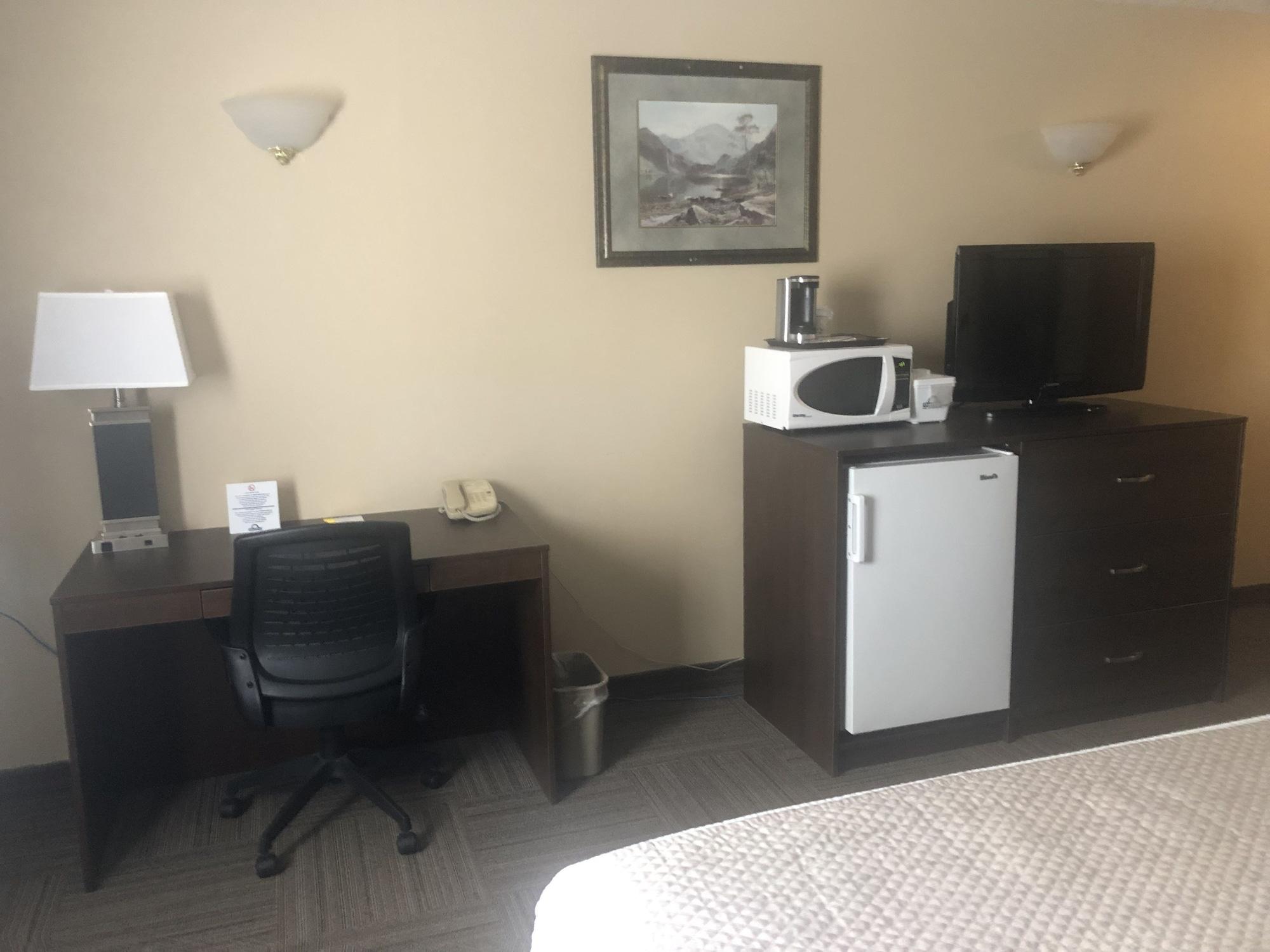 Days Inn By Wyndham Hinton Esterno foto