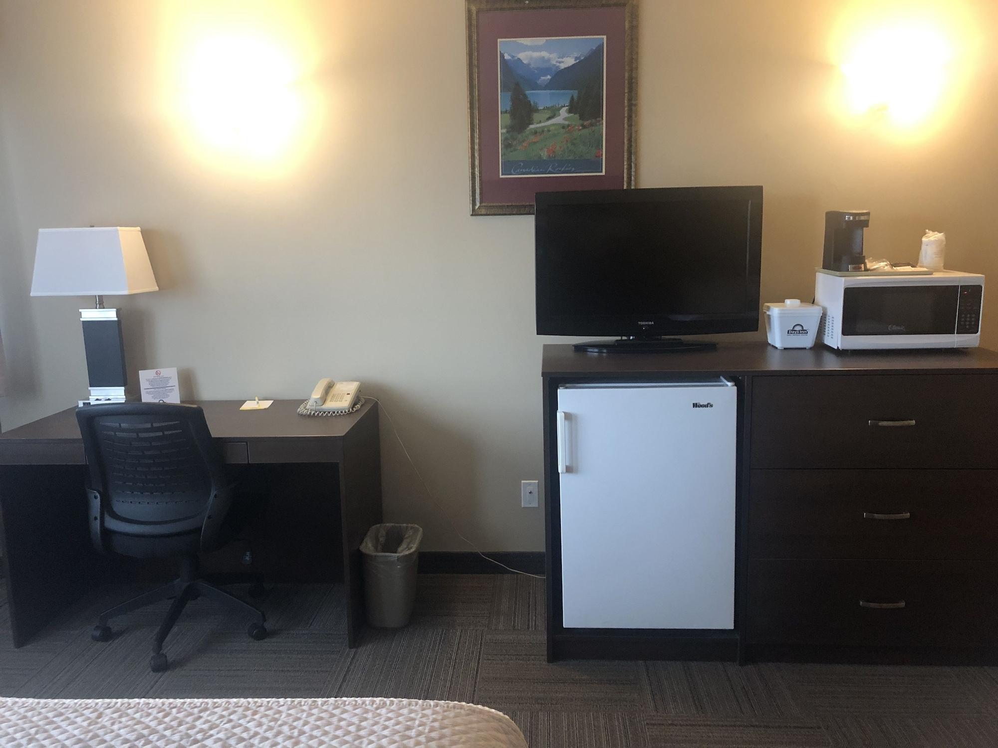 Days Inn By Wyndham Hinton Esterno foto