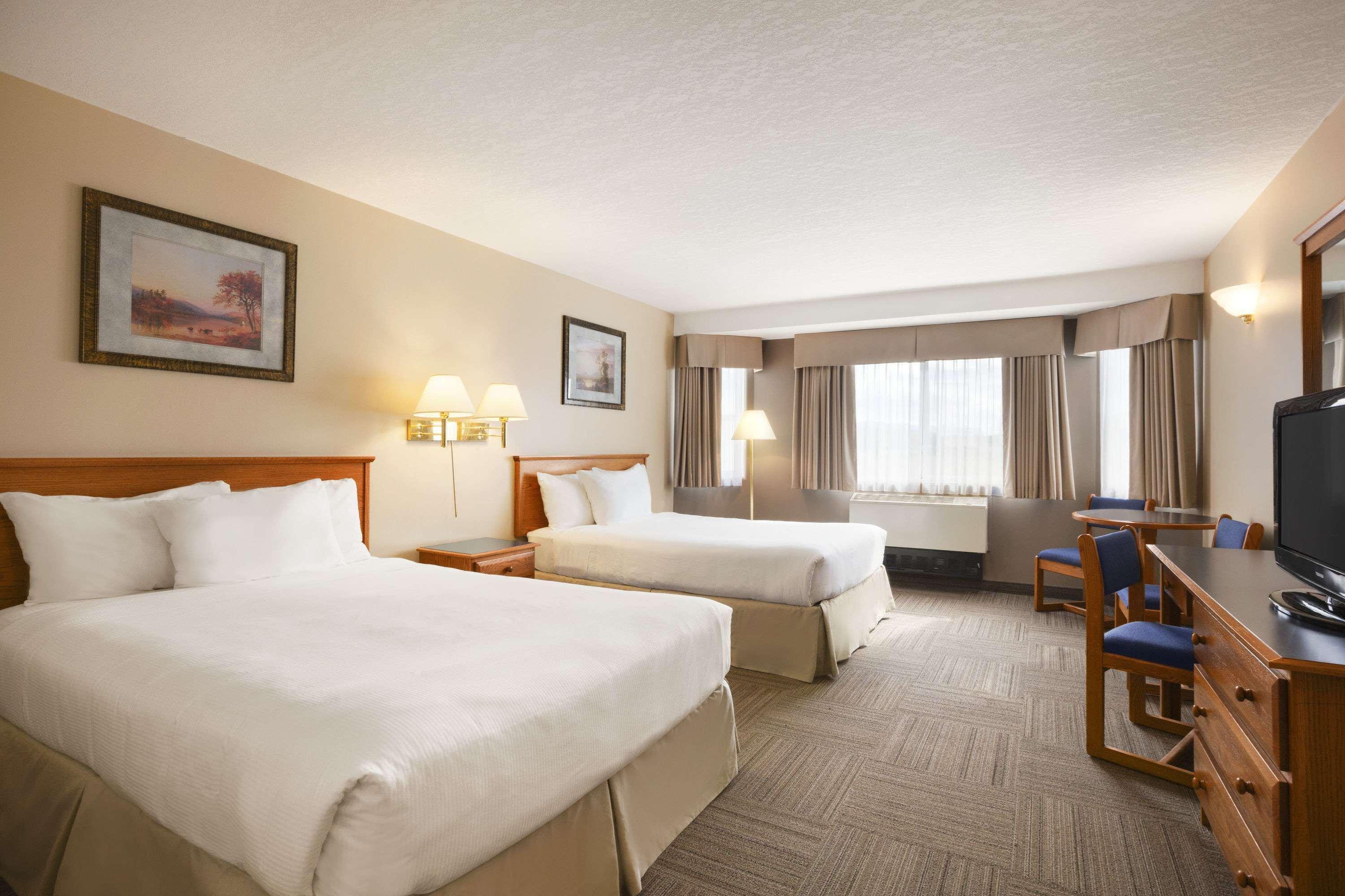 Days Inn By Wyndham Hinton Esterno foto