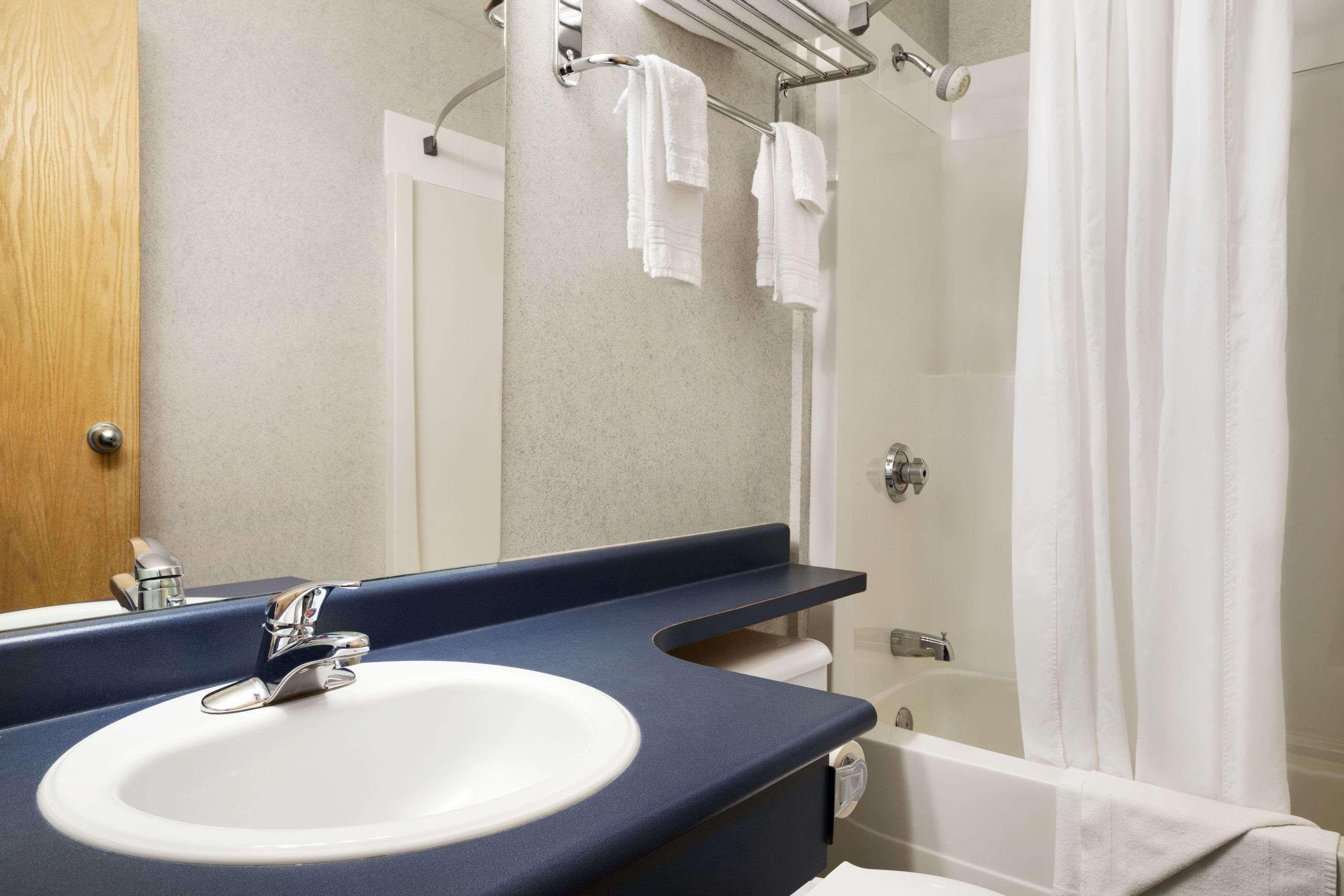 Days Inn By Wyndham Hinton Esterno foto