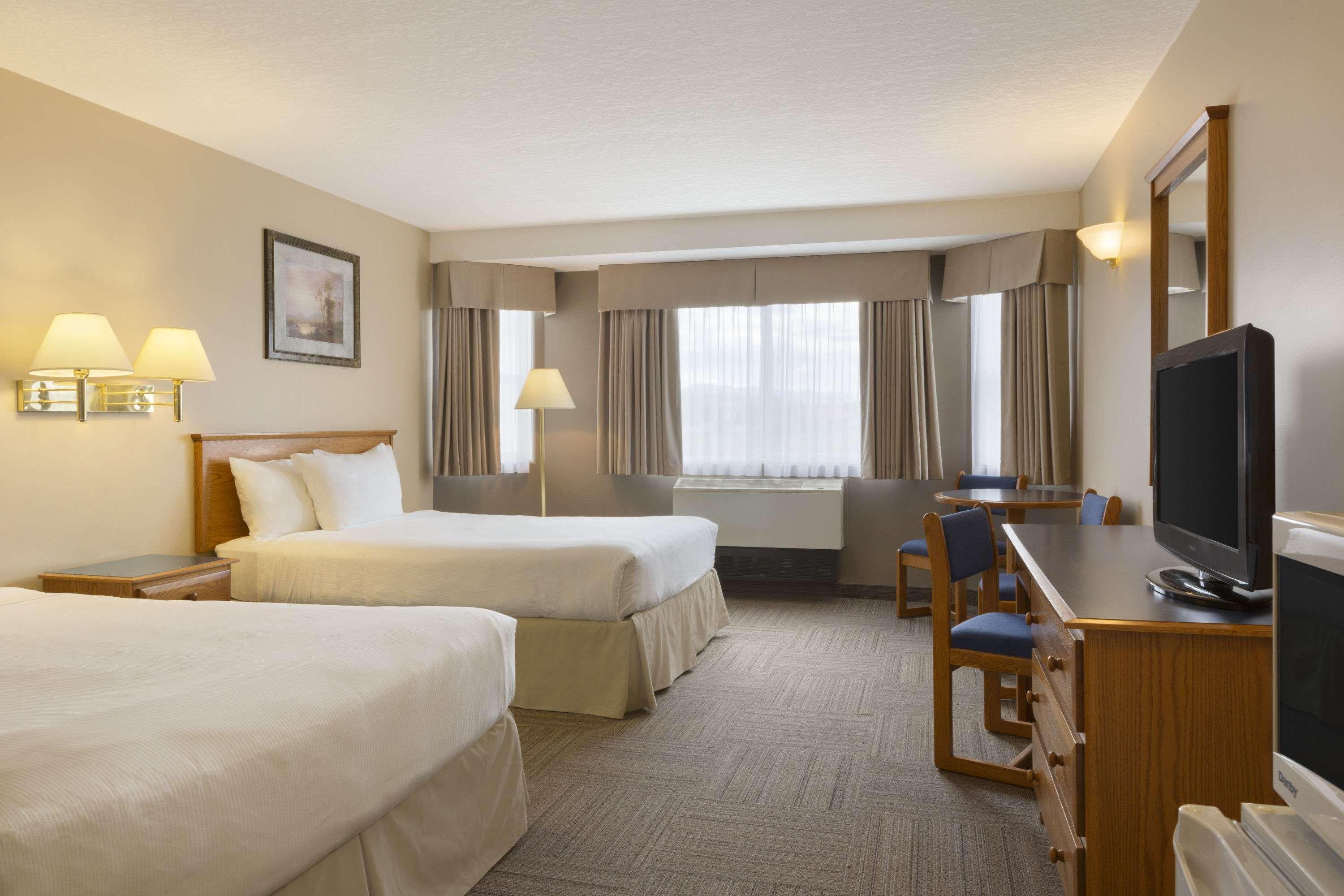 Days Inn By Wyndham Hinton Esterno foto
