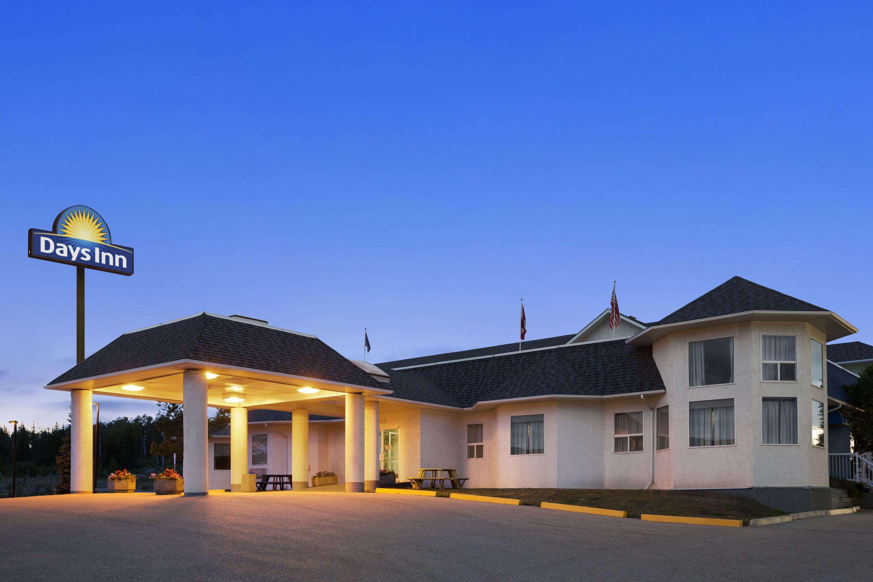Days Inn By Wyndham Hinton Esterno foto