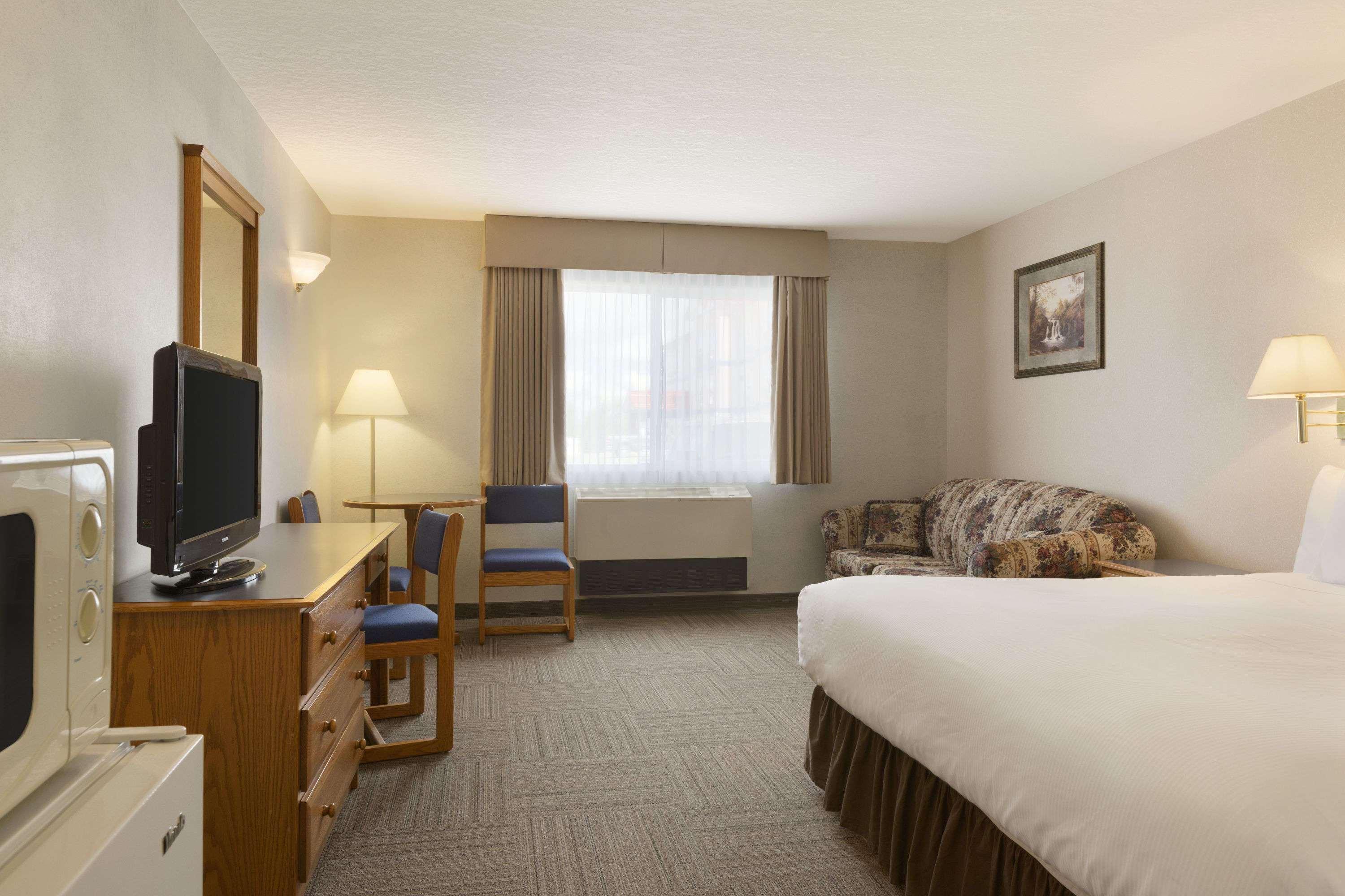 Days Inn By Wyndham Hinton Esterno foto