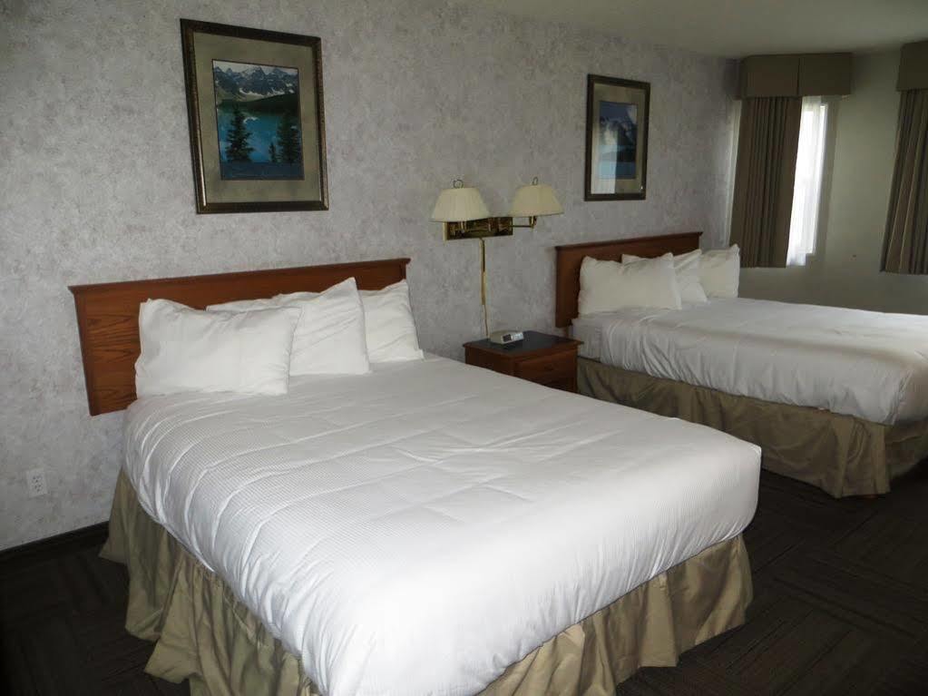 Days Inn By Wyndham Hinton Esterno foto