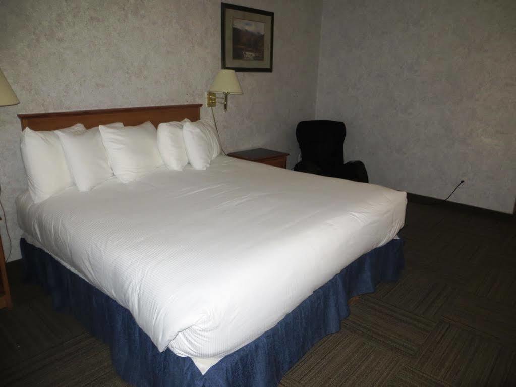 Days Inn By Wyndham Hinton Esterno foto