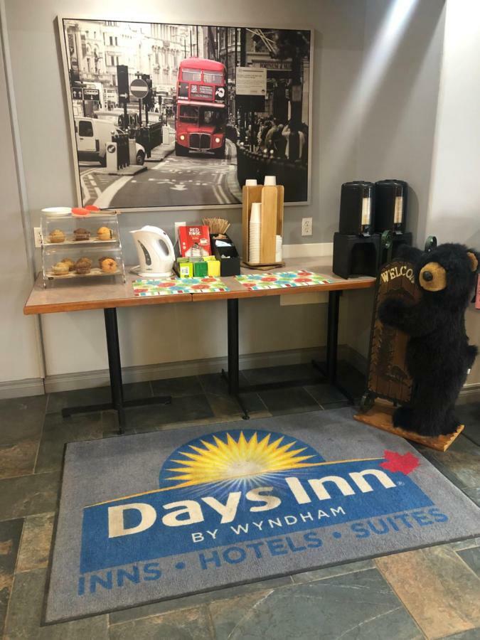 Days Inn By Wyndham Hinton Esterno foto